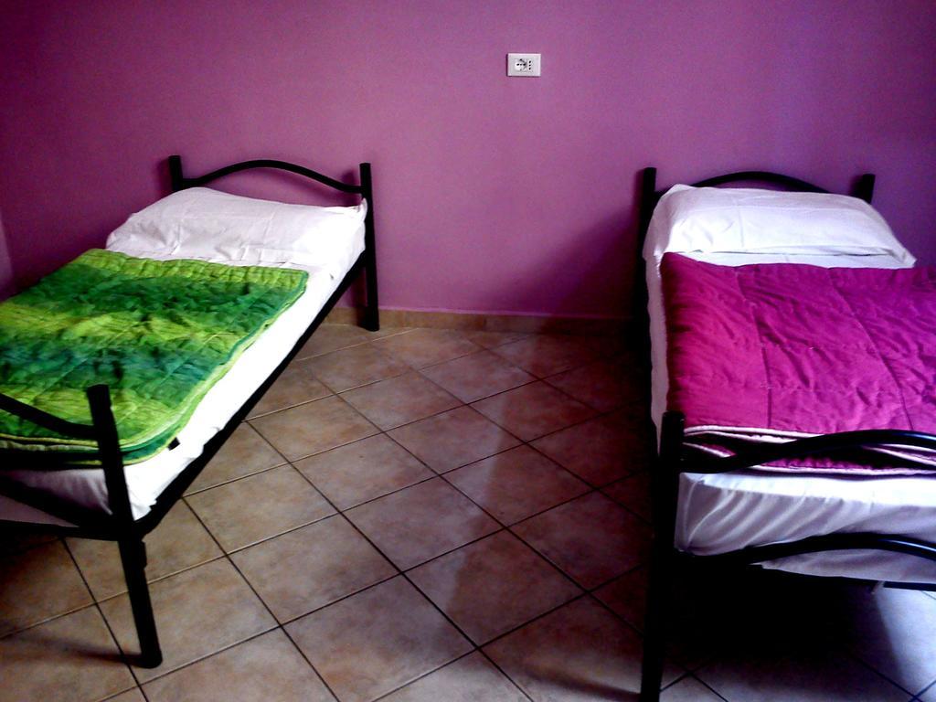 Youth Meeting Home Florenţa Cameră foto