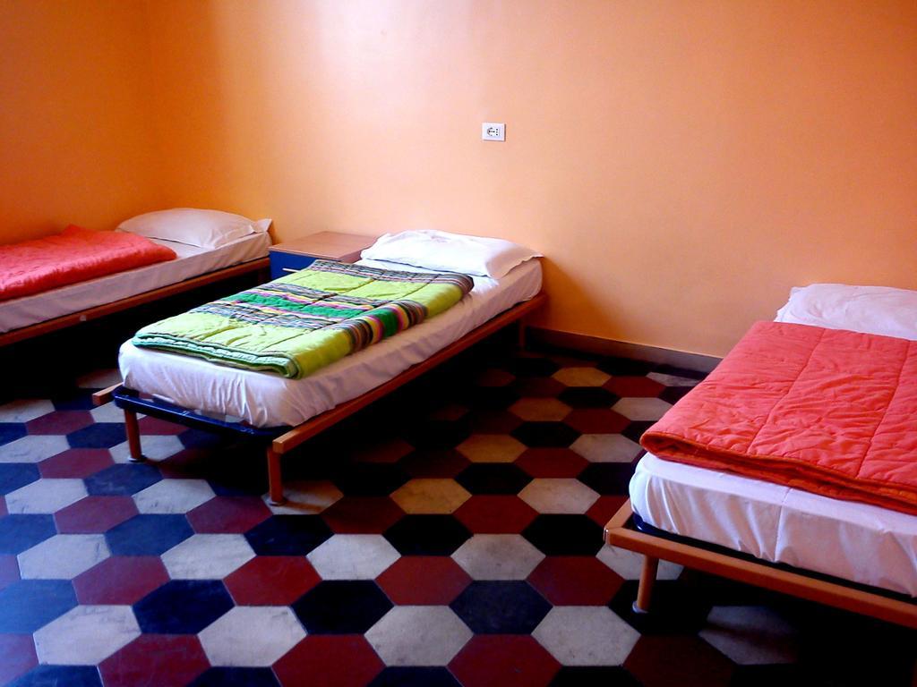 Youth Meeting Home Florenţa Exterior foto